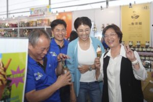 南投茶博人潮湧現　千人茶會盛大登場 熱鬧非凡