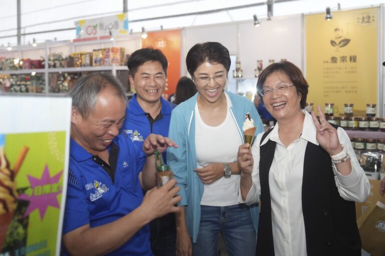 南投茶博人潮湧現　千人茶會盛大登場 熱鬧非凡