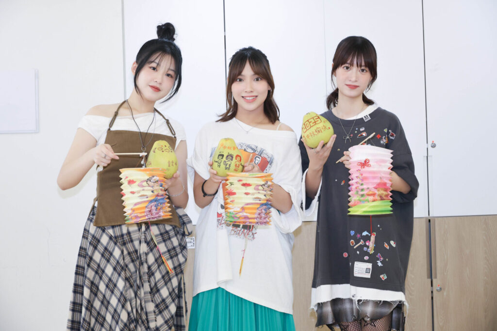 不只烤肉!大馬歌后陳佩賢中秋玩出新花樣 攜新秀與長者體驗異國情 不只烤肉!大馬歌后陳佩賢中秋玩出新花樣 攜新秀與長者體驗異國情