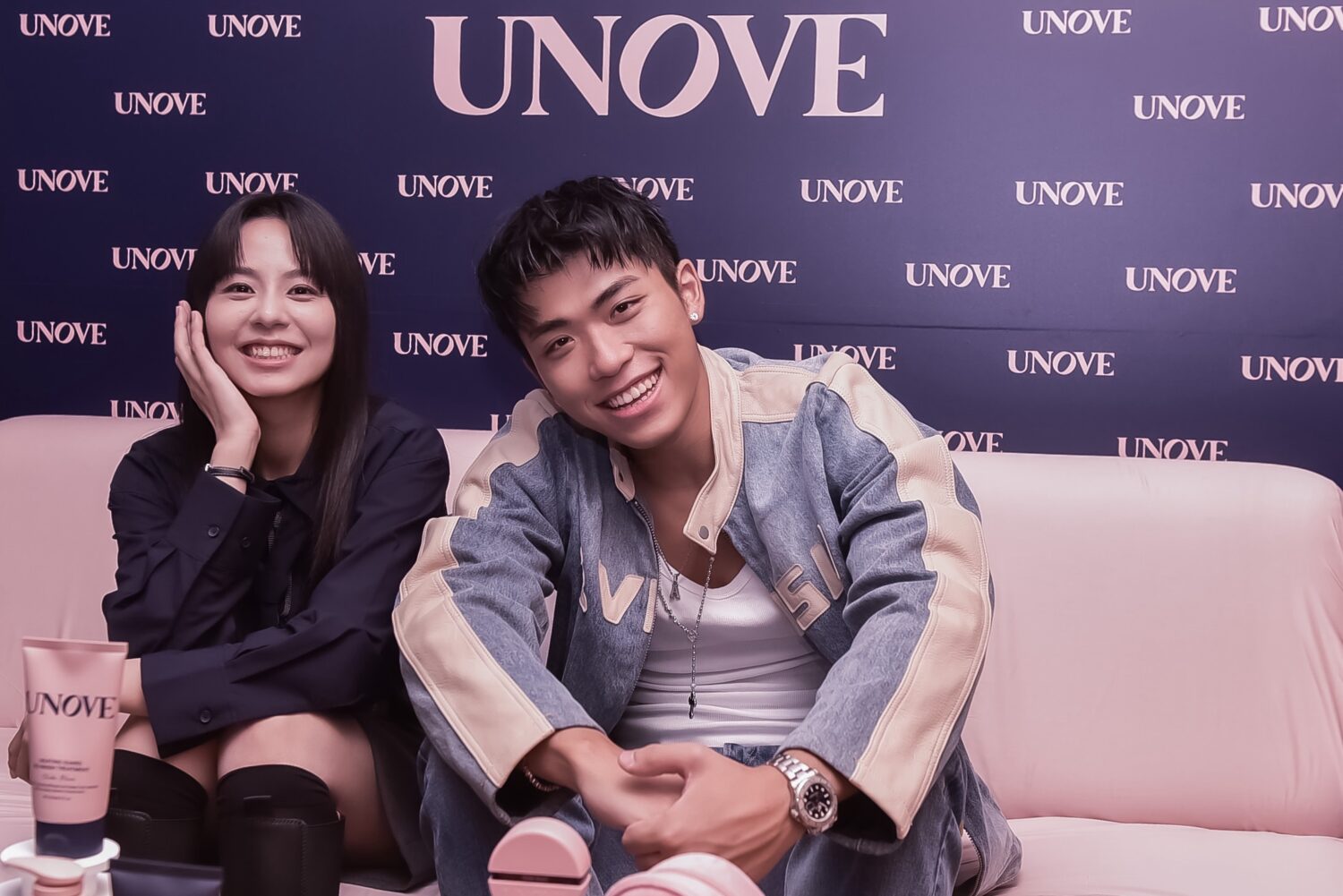 王ADEN溫潤、充滿感情的特色唱腔與163braces極有穿透力的清亮嗓音，驚艷UNOVE柔諾伊跨界聯名快閃店活動。(記者/司徒 攝）