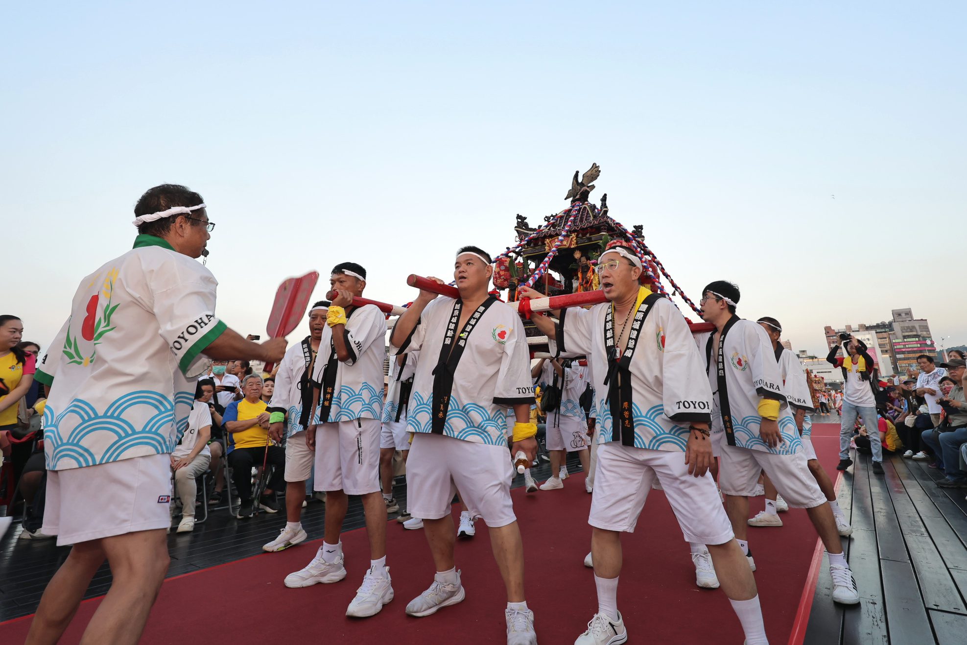 雞籠城隍文化祭夜巡遶境熱鬧登場　邱佩琳沿途分送鹹光餅為市民祈福 | 索引新聞 INDEX News