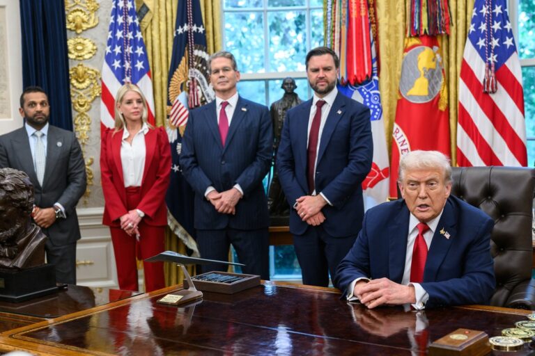 川普對中商品祭出100%關稅！中國嗆：不想打但不怕打