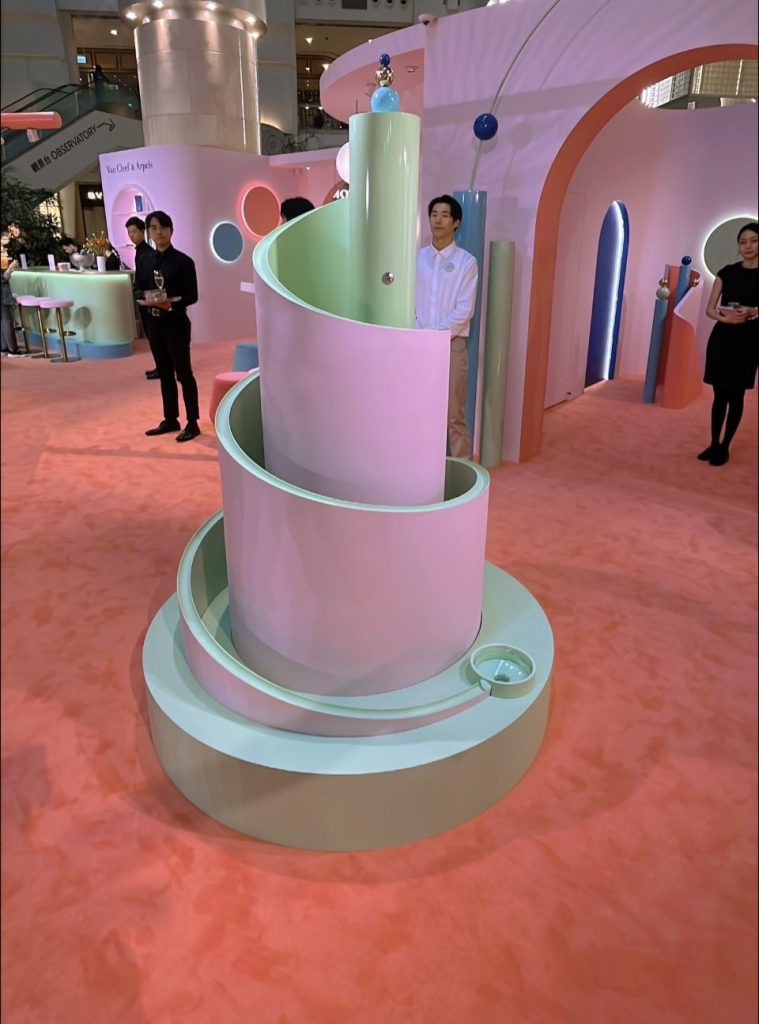 《巴黎世家》 滾珠強滾滾 Perlée 遊樂園