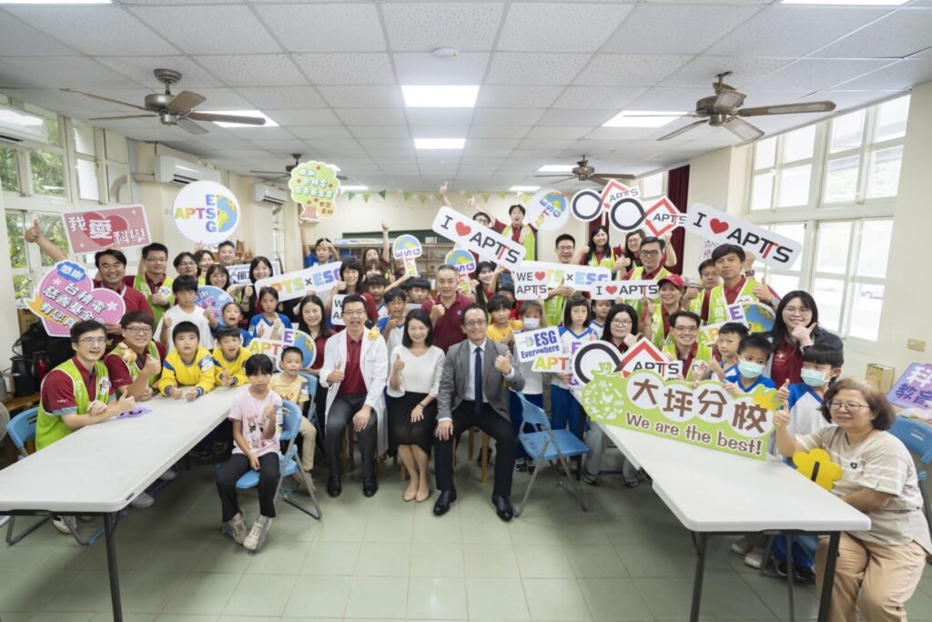 台積電竹南廠志工走進三灣國小大坪分校　以風電教學帶領學童樂學科普