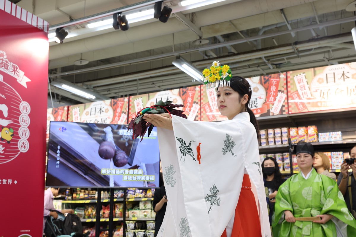 日本豐葉蘋果攜手家樂福熱鬧舉辦「蘋安祈福祭」 限量禮盒超搶手 日本豐葉蘋果攜手家樂福熱鬧舉辦「蘋安祈福祭」 限量禮盒超搶手