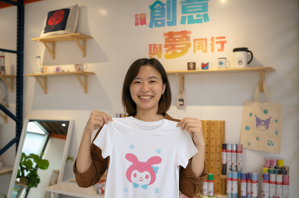 AI時代的溫度革命:螞蟻文創館助媽媽在家打造創意事業舞台 AI時代的溫度革命:螞蟻文創館助媽媽在家打造創意事業舞台