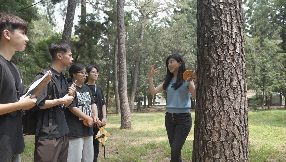 柳婉郁教授打造碳匯試算平臺 開啟綠色永續新動能 柳婉郁教授打造碳匯試算平臺 開啟綠色永續新動能