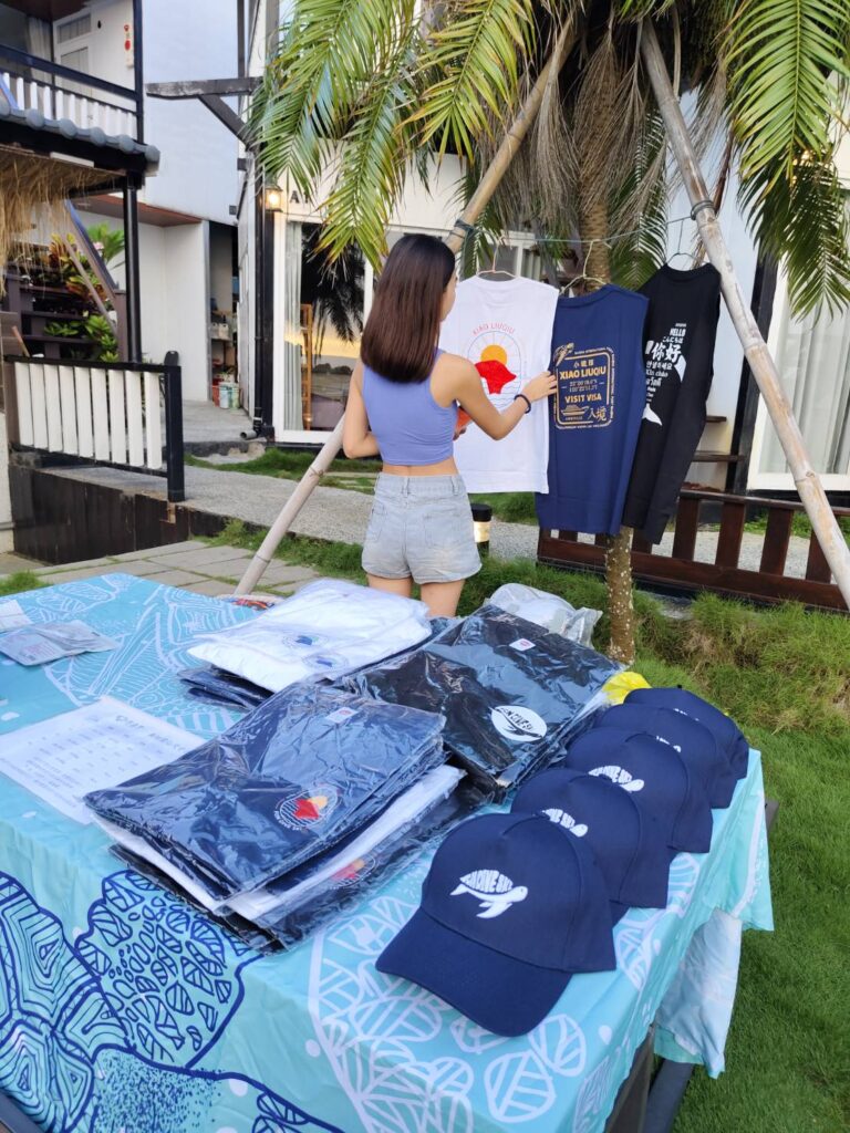 穿琉球 玩琉球 莎教練帶你樂遊玩翻琉球 瘋潛雪品牌全新發表限量生態紀念款休閒服飾 穿琉球 玩琉球 莎教練帶你樂遊玩翻琉球 瘋潛雪品牌全新發表限量生態紀念款休閒服飾