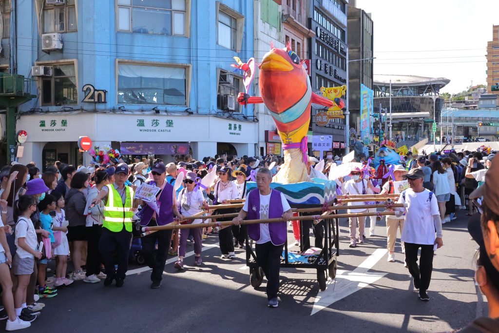 基隆國際海洋老鷹嘉年華15週年登場!台日墨團隊踩街共慶,點亮港灣夜空 基隆國際海洋老鷹嘉年華15週年登場!台日墨團隊踩街共慶,點亮港灣夜空
