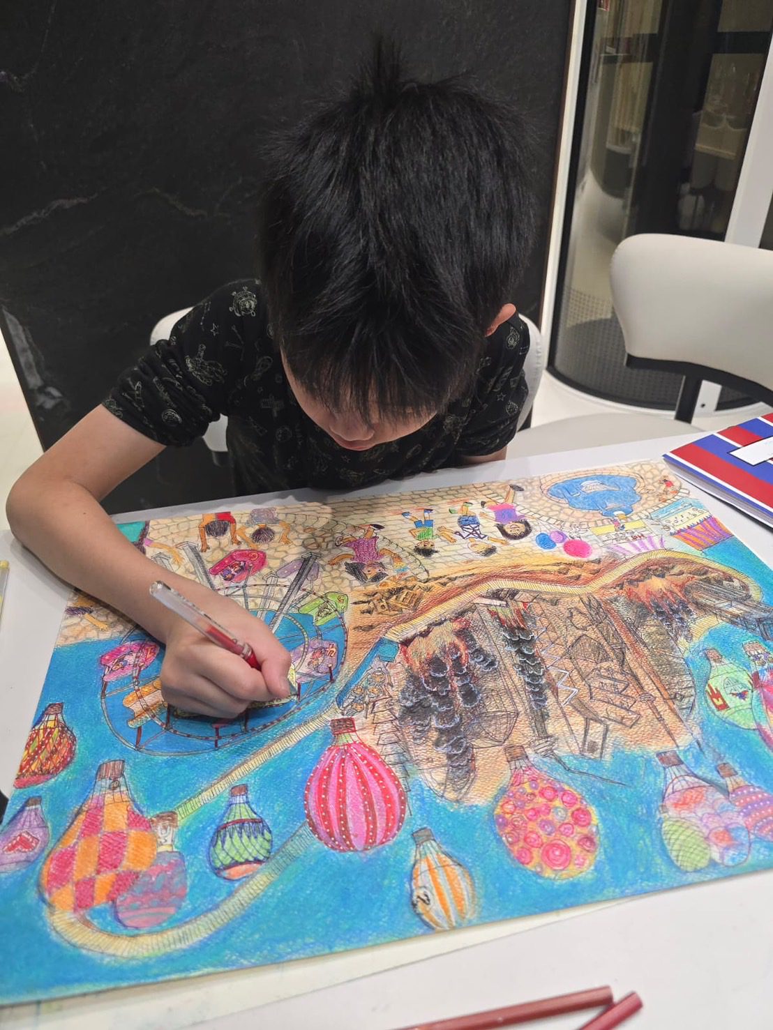 三敬藝術代理最年輕藝術家　徐敬倫以《戰火中失去的童年夢》榮獲特優殊榮 | 索引新聞 INDEX News