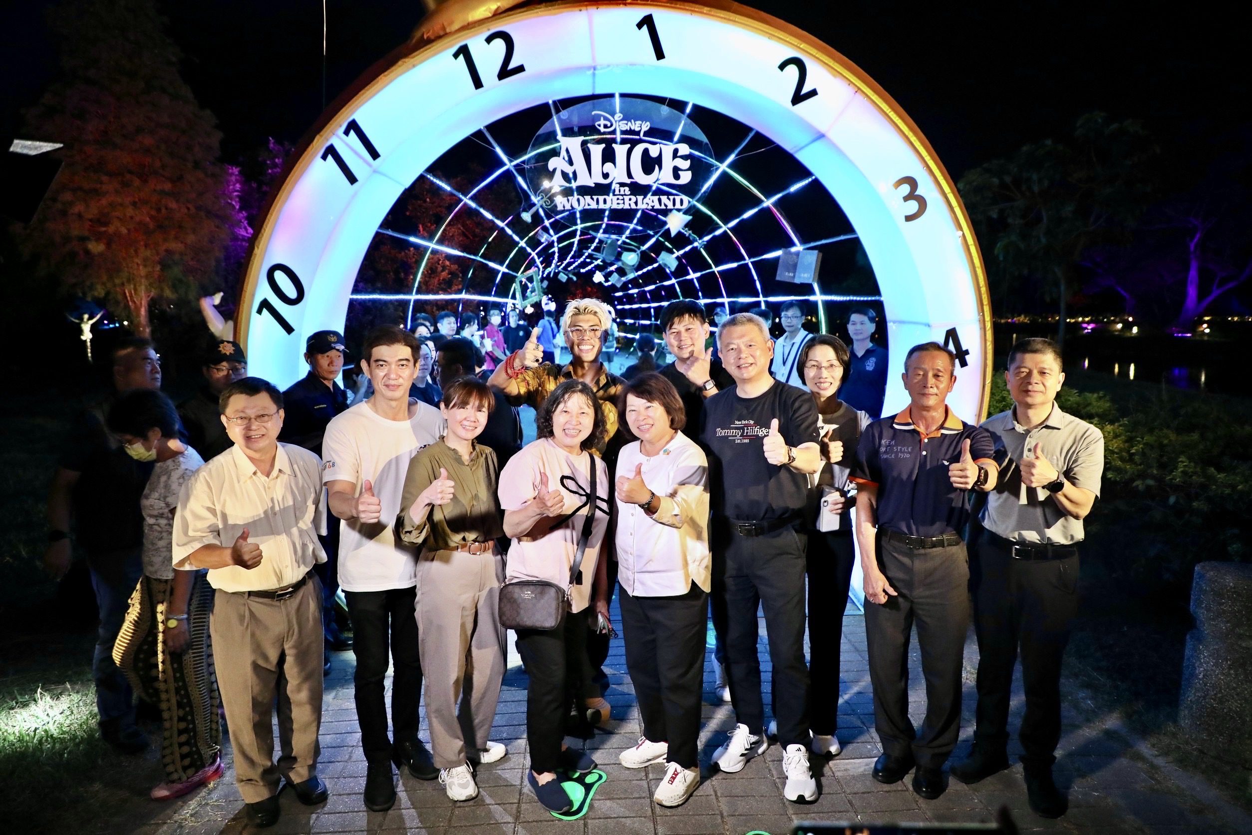 奇幻登場！嘉義「光織影舞」變身愛麗絲魔法世界　9米高裝置閃耀北香湖 | 索引新聞 INDEX News