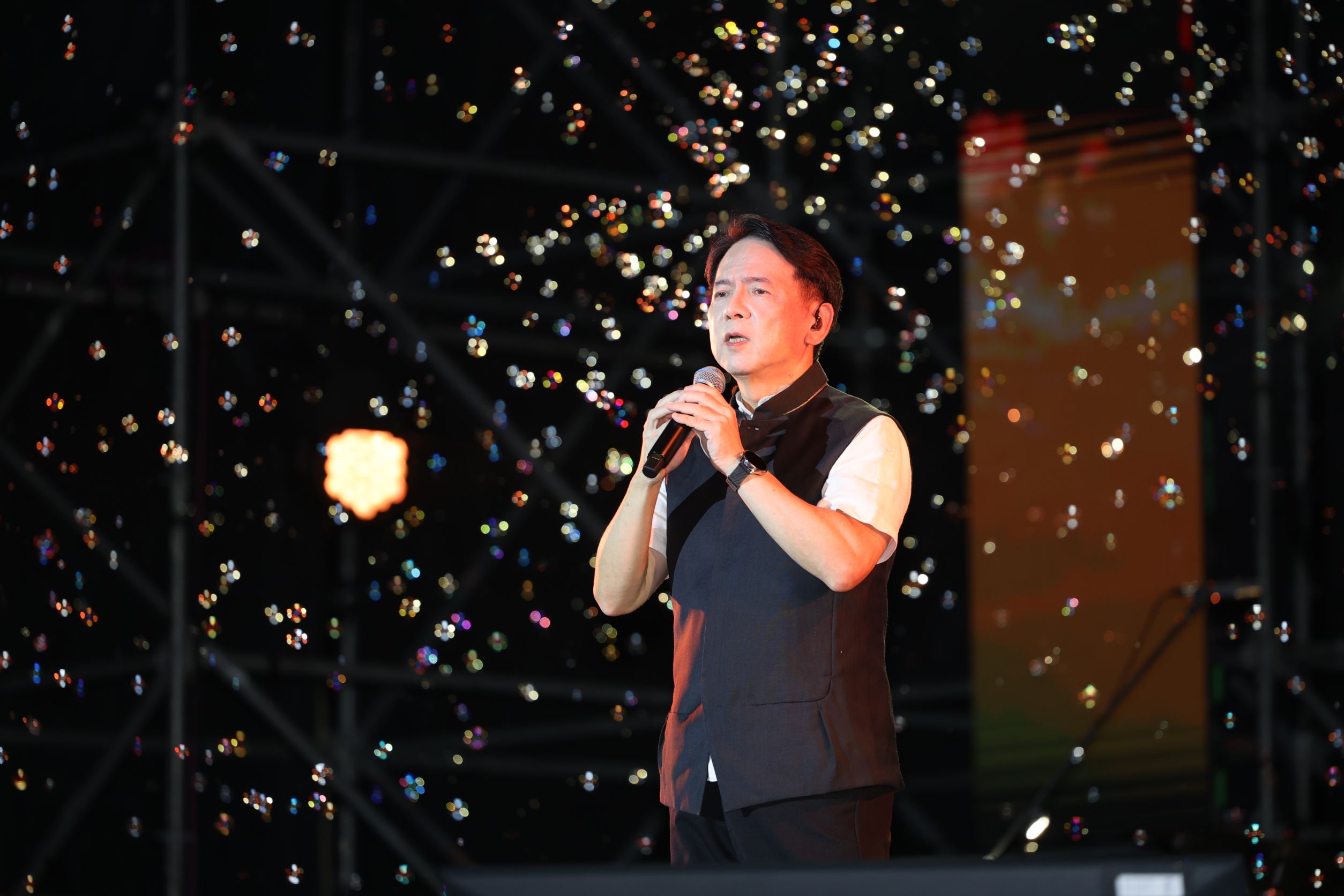 71歲羅大佑又唱又跳！南投茶博「一心二夜」演唱會爆棚 | 索引新聞 INDEX News