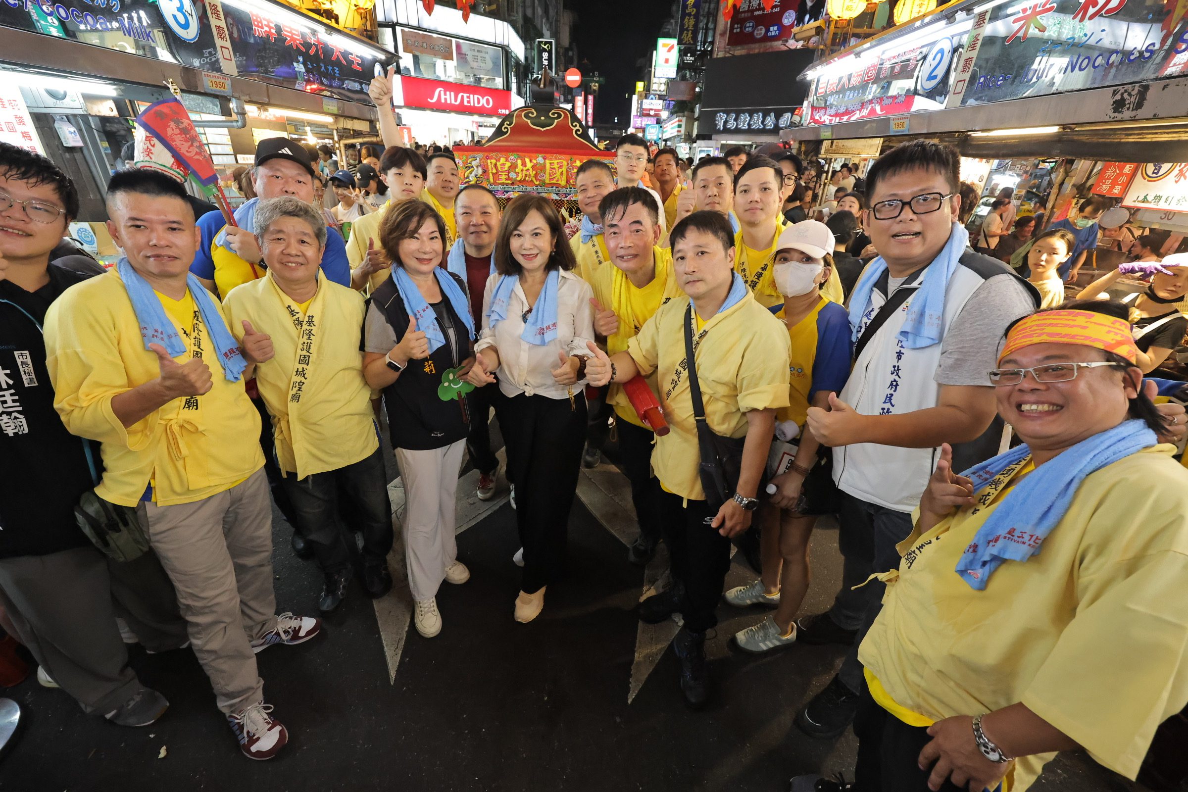 雞籠城隍文化祭夜巡遶境熱鬧登場　邱佩琳沿途分送鹹光餅為市民祈福 | 索引新聞 INDEX News