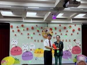 基隆贈禮賀中秋　溫暖老福機構近1,300名長者心