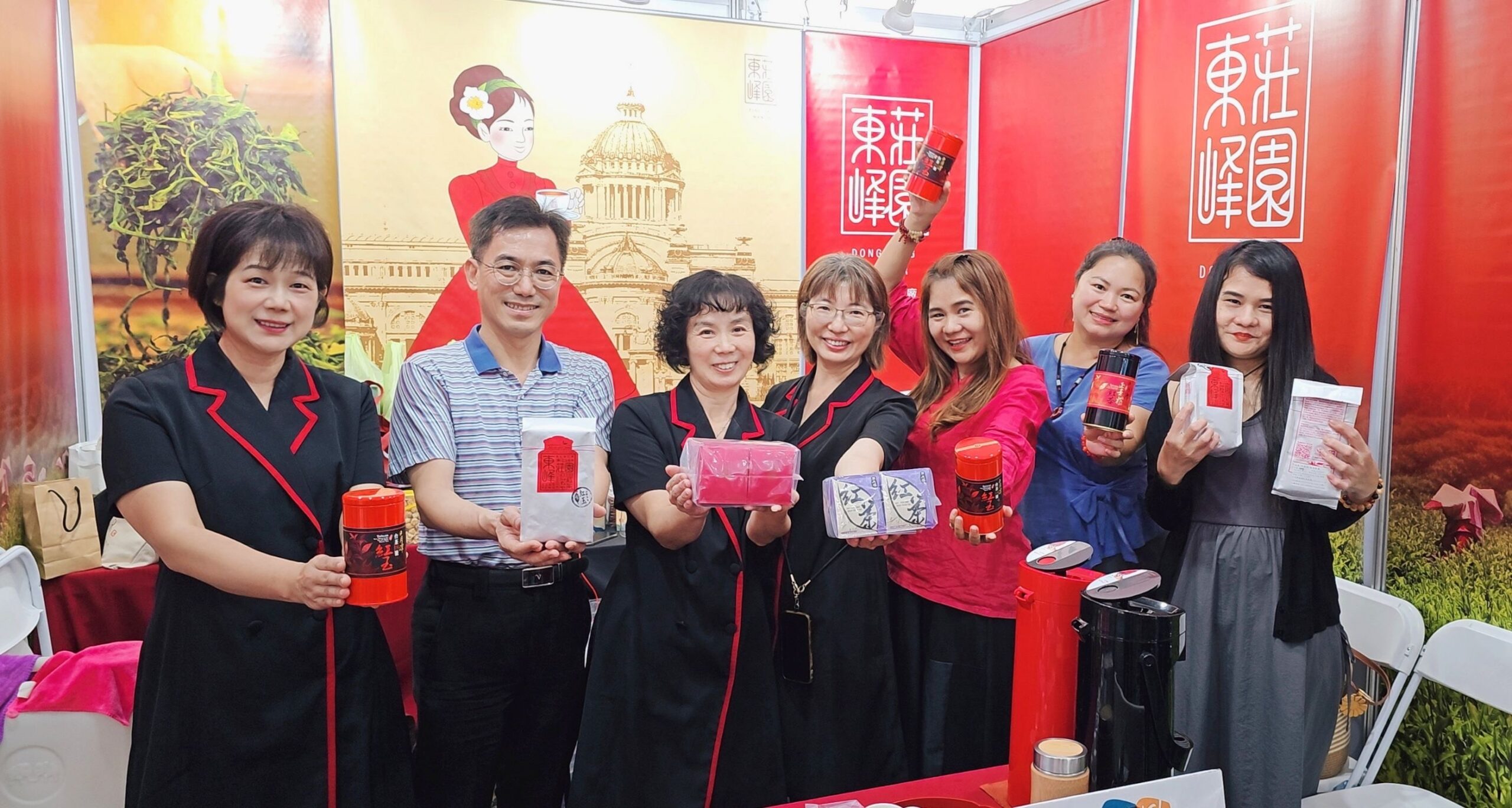 千人齊搖！2025南投茶博閉幕　手搖飲活動「搖出好味道」嗨翻全場 | 索引新聞 INDEX News