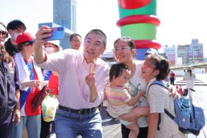 謝國樑出席海洋廣場雙十慶典　與基隆市民同歡祝中華民國生日快樂