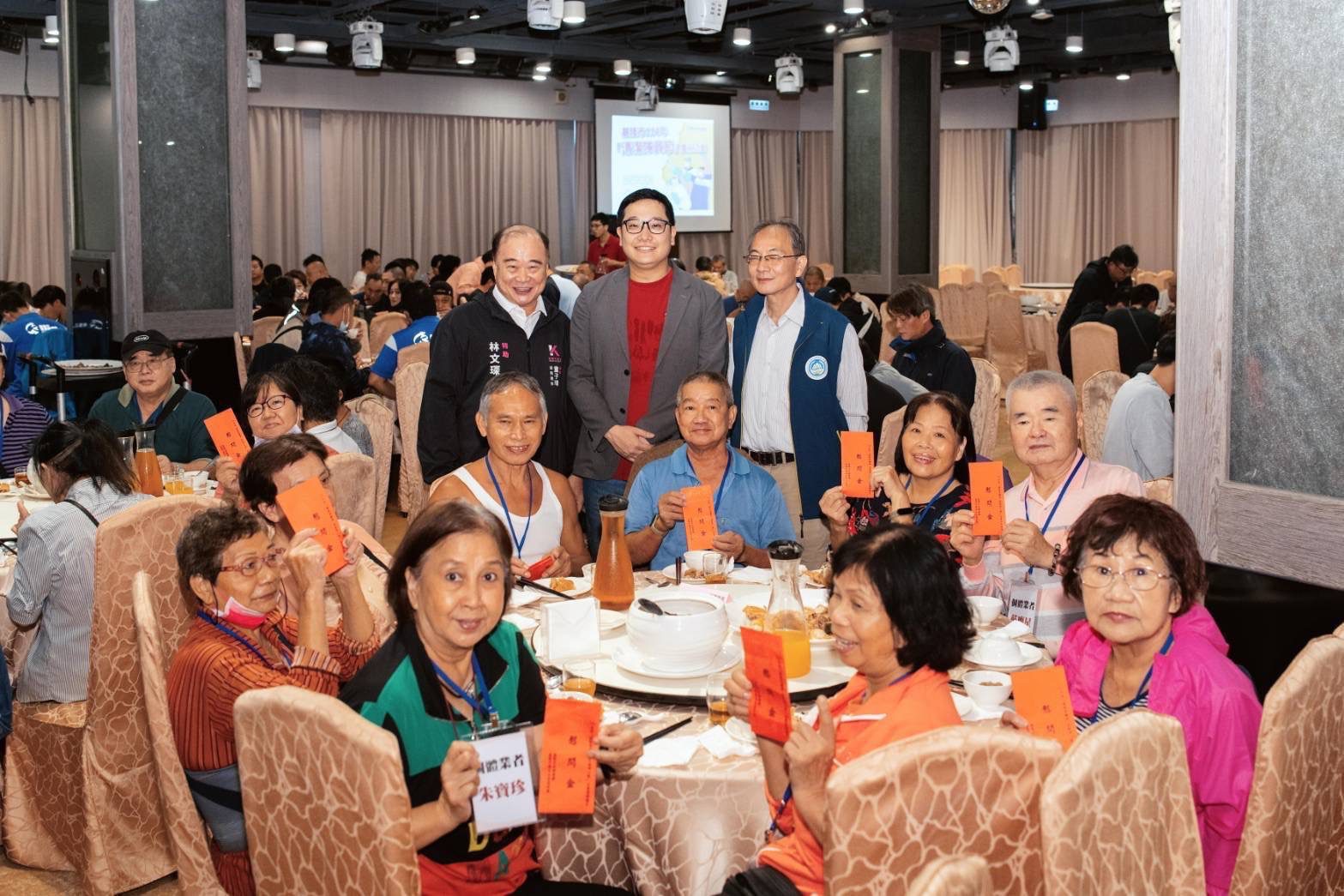 基隆歡慶清潔隊員節 謝國樑頒獎表揚績優人員 基隆歡慶清潔隊員節 謝國樑頒獎表揚績優人員