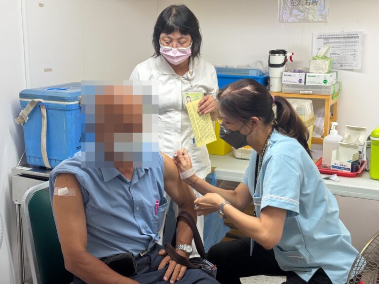 新冠流感公費疫苗今起開打　民生醫院免掛號費疫苗專診服務同步啟動
