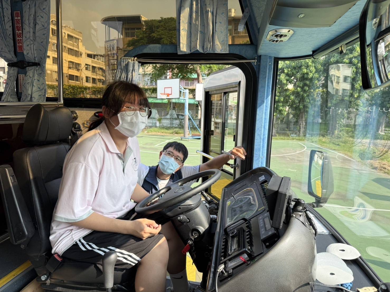 機關攜手推動交通安全教育　高雄區監理所與行政院南部聯合服務中心前往校園宣導 | 索引新聞 INDEX News