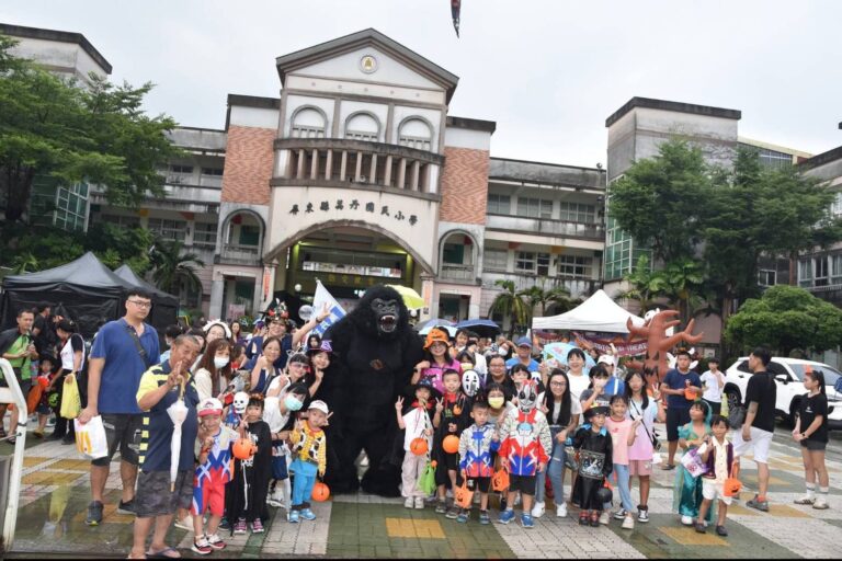 屏東萬丹鄉2025萬聖節踩街嘉年華　百人變裝同樂街頭