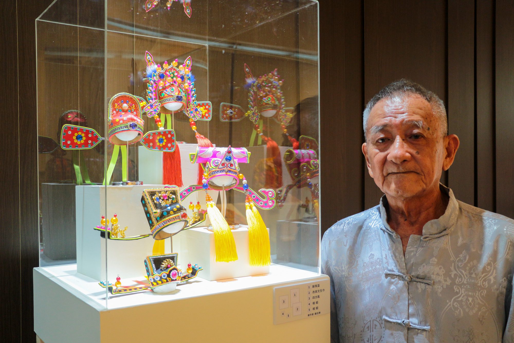 高雄市新認定二位文化資產保存者 「刺繡」林全誠　「布袋戲偶盔帽製作技術」蘇志榮