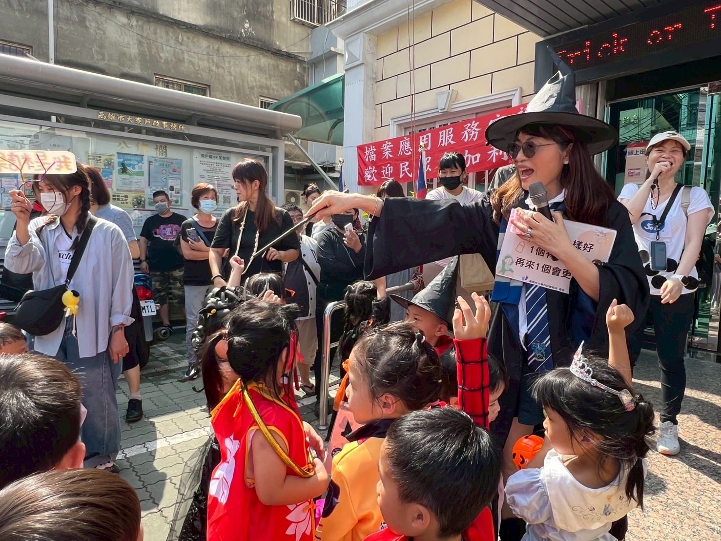 小小搗蛋來報到 大寮戶政萬聖節驚喜迎賓  與幼兒園攜手打造歡樂魔法日 小小搗蛋來報到 大寮戶政萬聖節驚喜迎賓  與幼兒園攜手打造歡樂魔法日