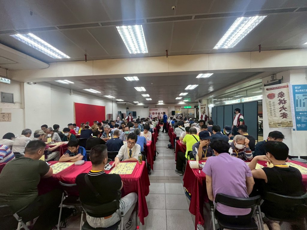 第十四屆艋舺盃象棋大賽精彩連連,龍山寺地下街B1人潮爆滿,文化活動與各式優惠帶動商場新熱潮 第十四屆艋舺盃象棋大賽精彩連連,龍山寺地下街B1人潮爆滿,文化活動與各式優惠帶動商場新熱潮