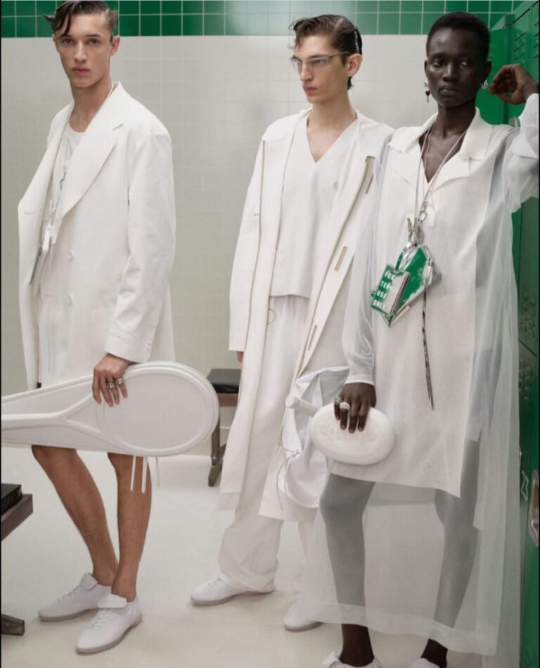 《The Locker Room 》 更衣室裡法國鱷魚緊咬時尚