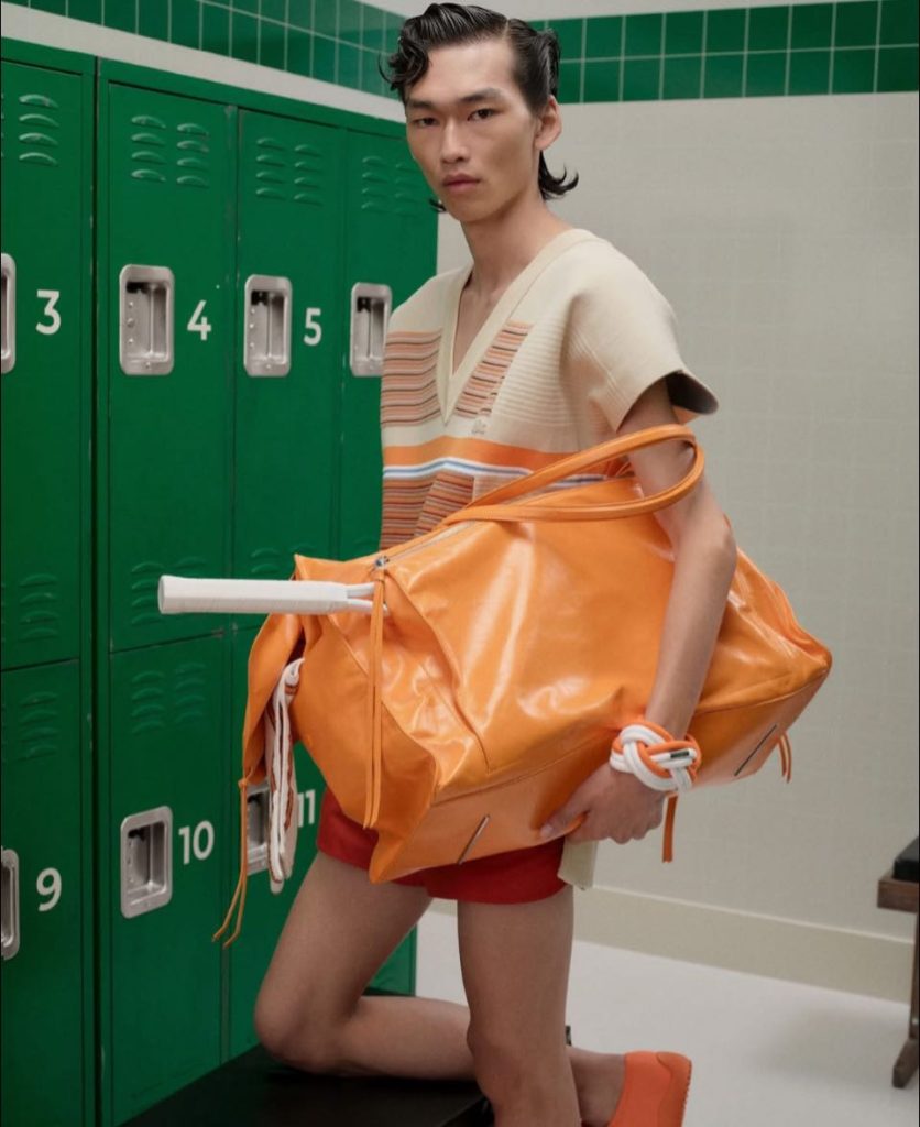 《The Locker Room 》 更衣室裡法國鱷魚緊咬時尚