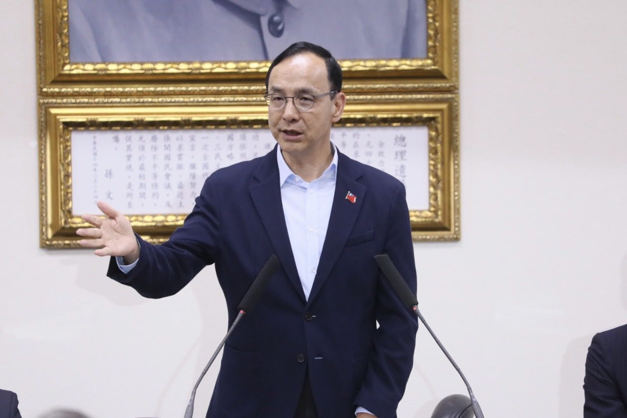 鄭麗文當選國民黨主席：「我是中國人」成選戰密語　黨內暗潮洶湧