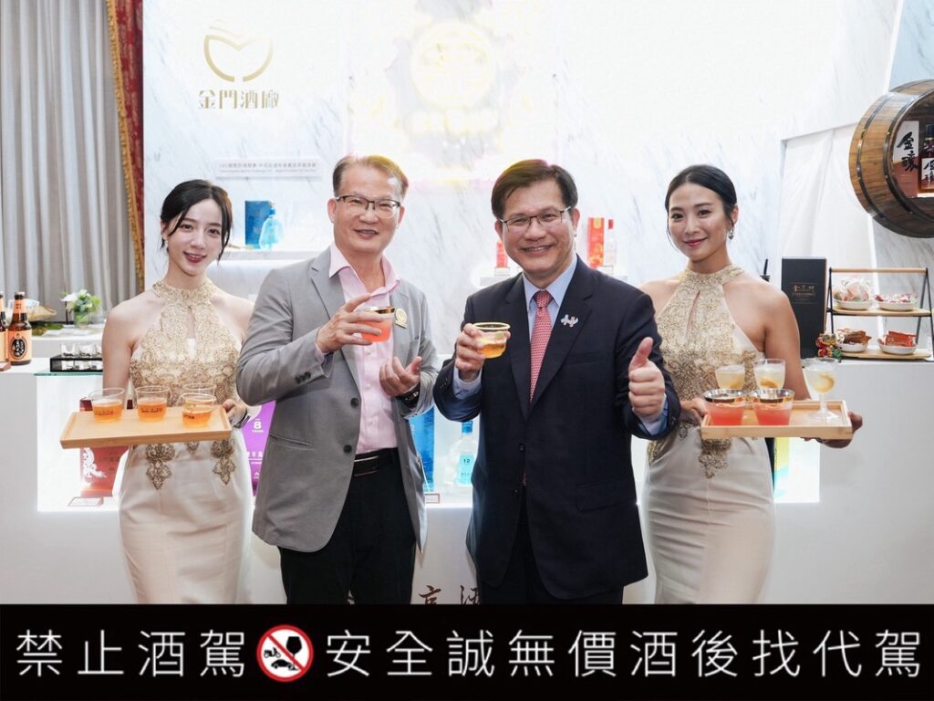 從世界舞台回歸到國慶盛宴 金門高粱酒精采紛呈 豔驚四方 從世界舞台回歸到國慶盛宴 金門高粱酒精采紛呈 豔驚四方