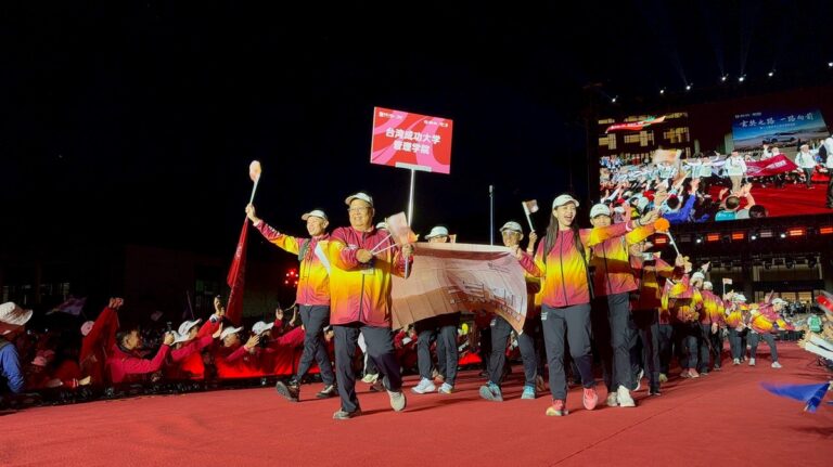 成大EMBA菁英挑戰戈壁 榮耀世界舞台