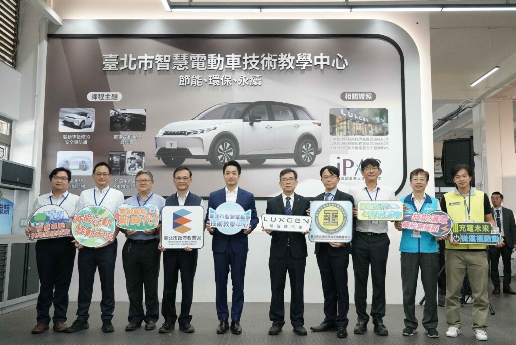 蔣萬安揭牌智慧電動車教學中心　投700萬培育綠能人才
