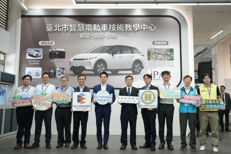 蔣萬安揭牌智慧電動車教學中心　投700萬培育綠能人才
