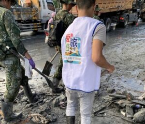 風雨後的第一雙腳印「愛旅遊」創辦人宋昊哲與成員的災後行動