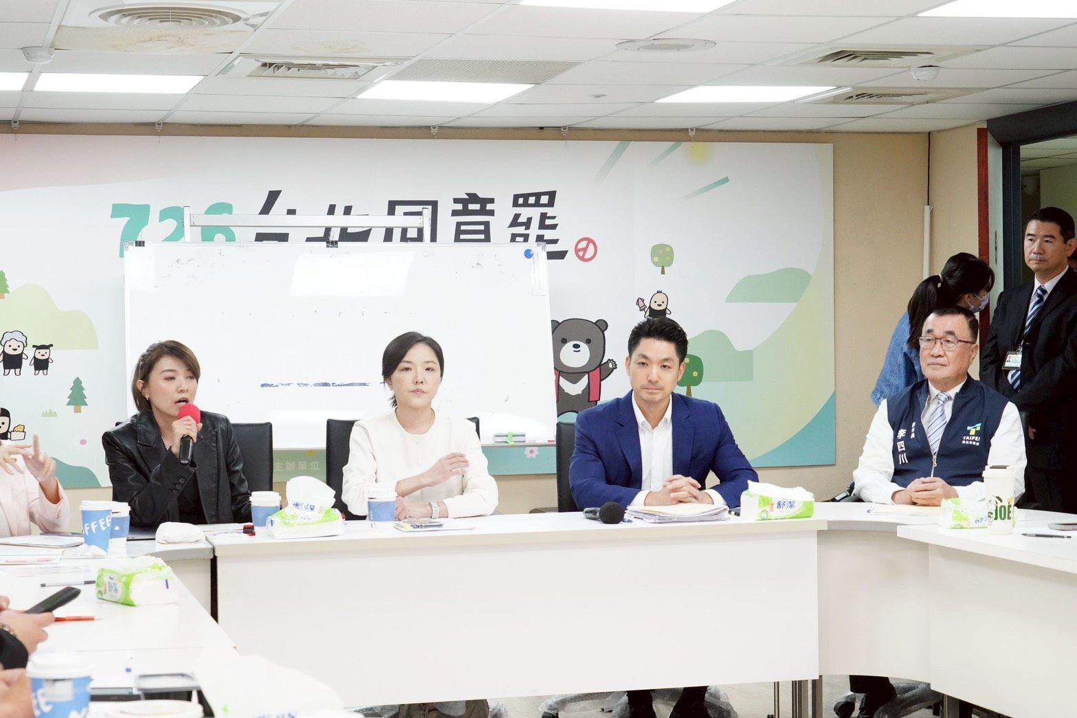 蔣萬安拜會民進黨團說明重大法案 議員關切輝達進駐進度 蔣萬安拜會民進黨團說明重大法案 議員關切輝達進駐進度