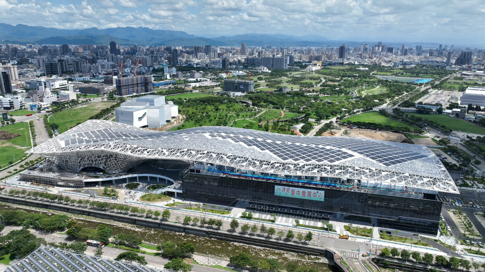 台中五項經濟指標稱冠六都 經濟領跑背後的亮點與隱憂 台中五項經濟指標稱冠六都 經濟領跑背後的亮點與隱憂