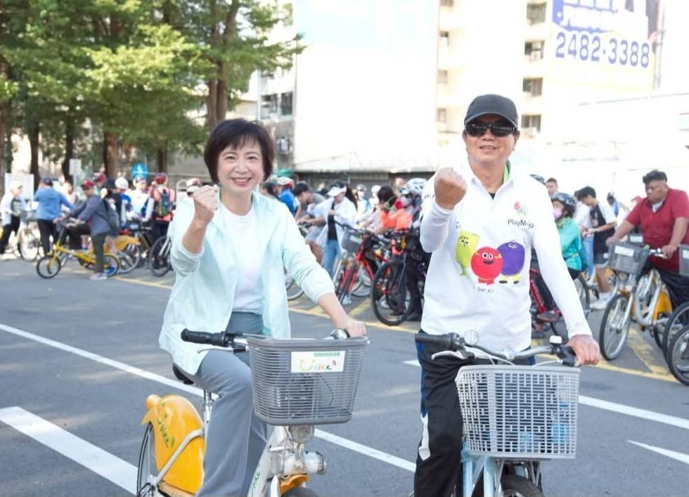李美麗區長熱情領騎，南區單車樂活行活力滿滿啟程！（圖/記者蔡尚芸翻攝）