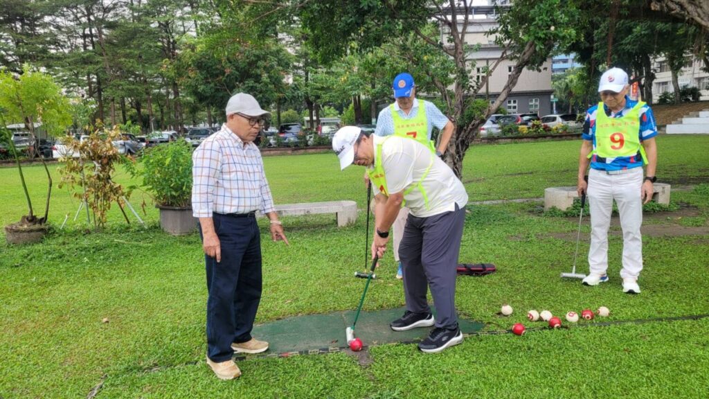 台中西北扶輪社重陽敬老活動!走入中南國際門球場體驗健康樂活 樂齡球友切磋球技,南區體育會門球活動熱鬧登場!(圖/記者蔡尚芸翻攝)