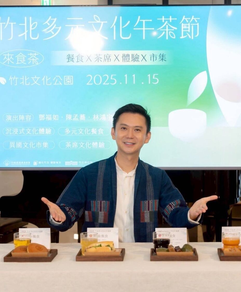 鄭朝方端出各國航空版餐食組，交織「一秒環遊世界」的味覺旅程。（圖/記者黃溎芬翻攝）