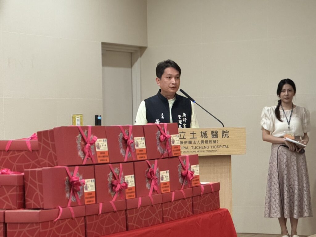 中秋送愛到土城醫院　三峽廣行宮主委黃永騰慰勞醫護傳遞正能量