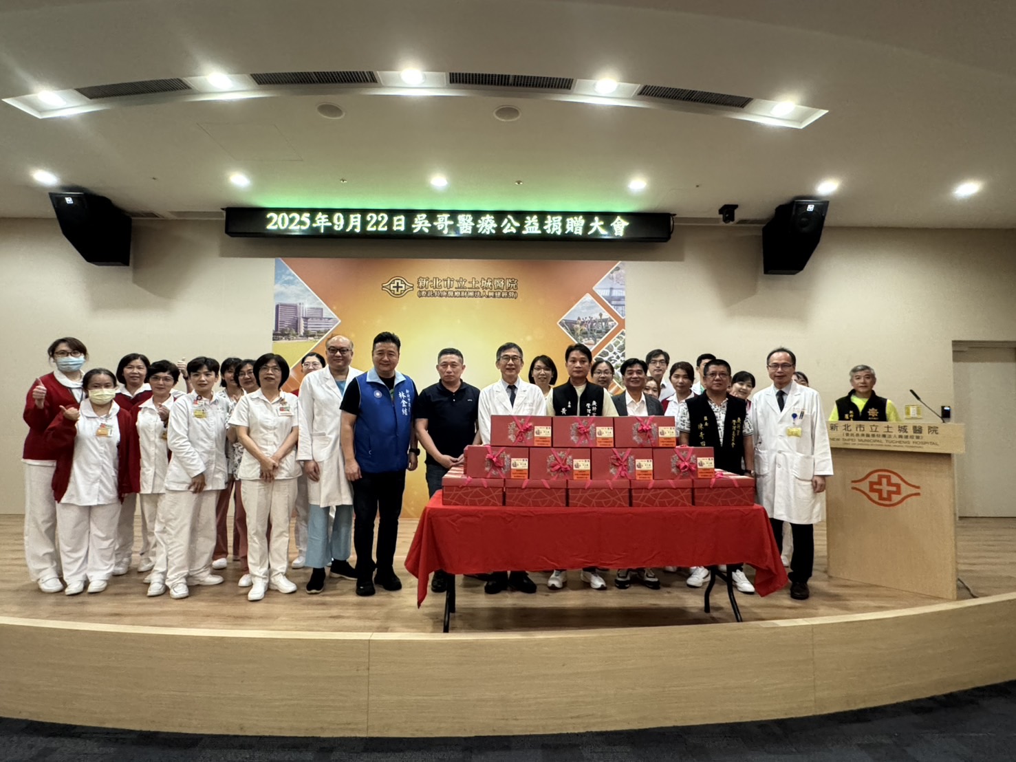中秋送愛到土城醫院　三峽廣行宮主委黃永騰慰勞醫護傳遞正能量 | 索引新聞 INDEX News