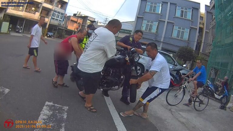 湖內警化身「清道夫」連日搶救危險路況  掃泥土+清油漬維護交通