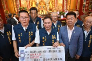 高雄東照山關帝廟捐百萬援花蓮災區  許智傑承諾嚴格監督善款流向