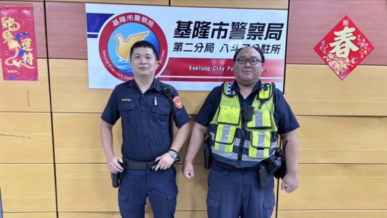 街頭驚見男子倒臥車頭前　基二警即時處置確保安全