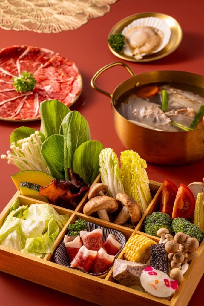 「鵝与鍋」精緻草飼鵝肉鍋物，健康富含不保和脂肪酸。(圖/業者提供)