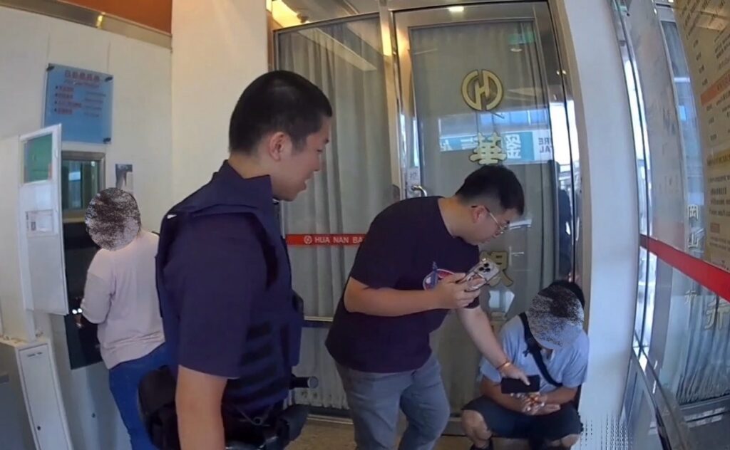 外籍車手ATM提款盜領 高市警方神準埋伏一網打盡 外籍車手ATM提款盜領 高市警方神準埋伏一網打盡