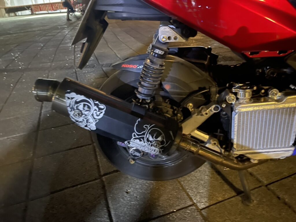 警方「打噪」深夜取締改裝噪音車 里長溫馨送暖 警方「打噪」深夜取締改裝噪音車 里長溫馨送暖