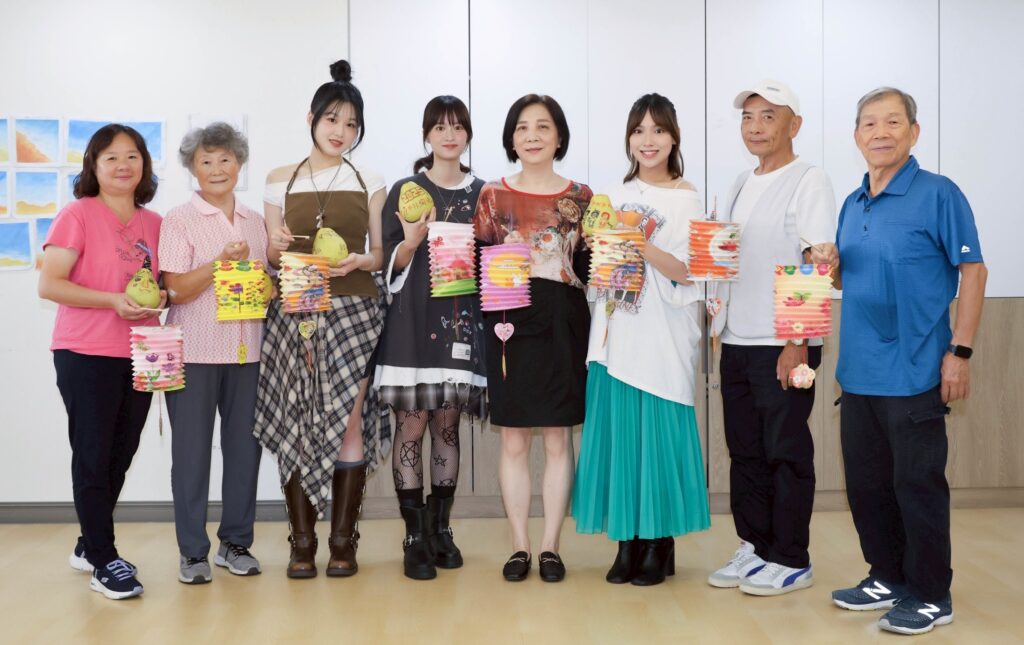 大馬女神陳佩賢揭密「異國中秋」驚喜習俗！攜新秀與長者提燈彩柚共享暖心時刻