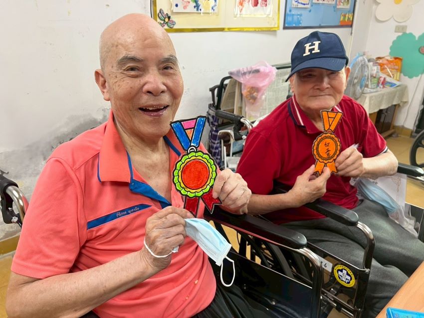 彩繪晚年 八德榮家〈心動時光〉畫出生命喜悅與感動